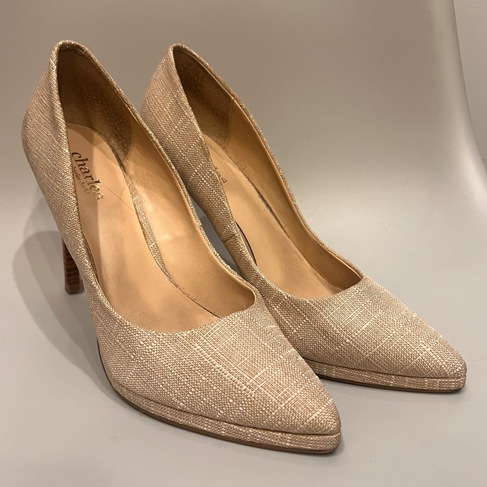 Charles David neutral pump with stack heel
